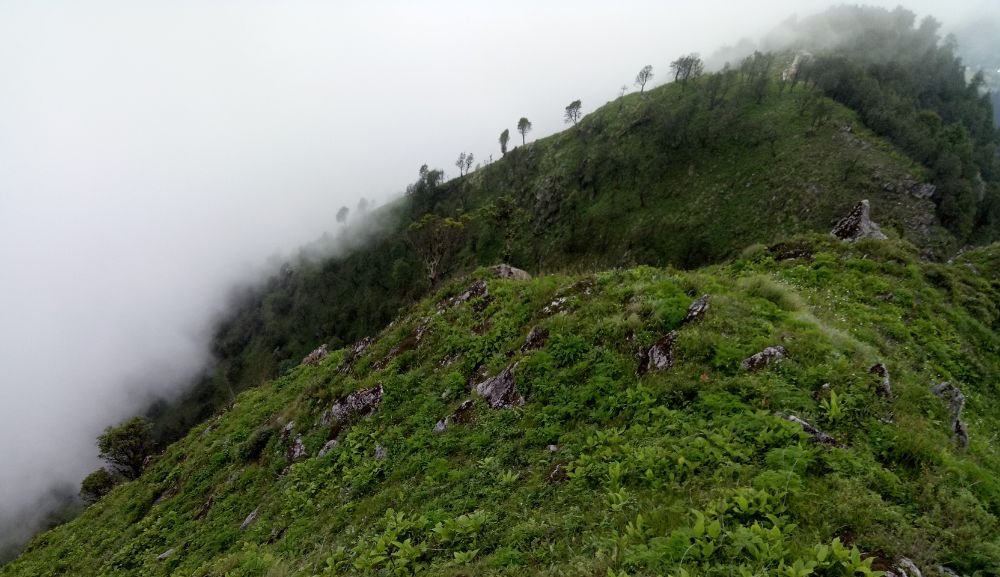monsoon-view-of-mount-mahabharat-bethanchok