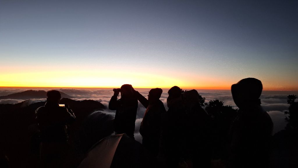 people-enjoying-at-mount-mahabharat-bethanchowk