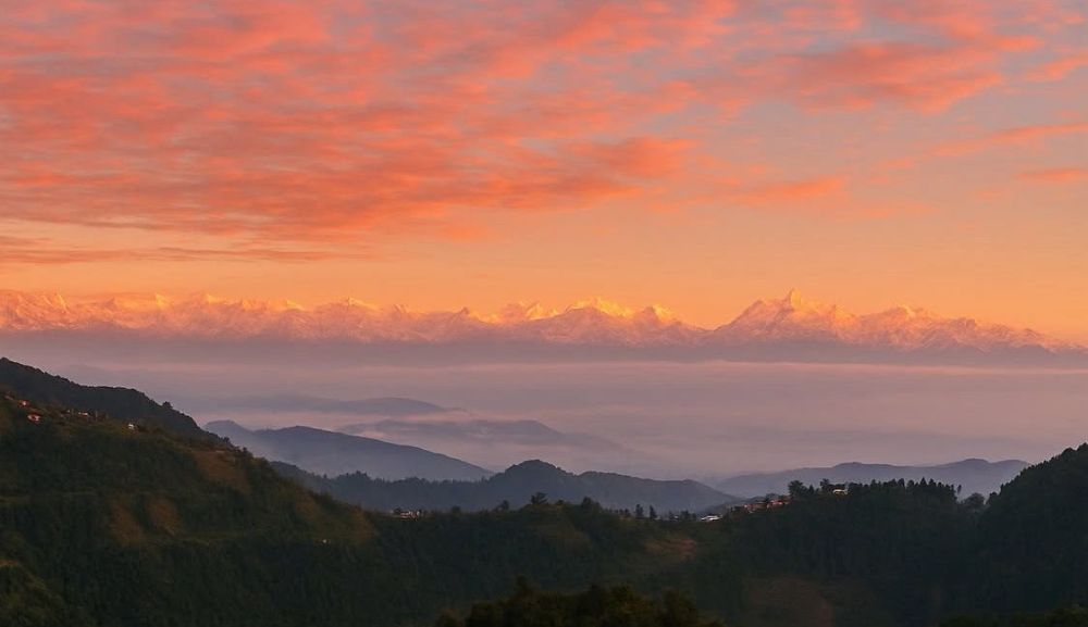 beautiful-sunrise-view-from-mount-mahabharat-homestay-bethanchowk